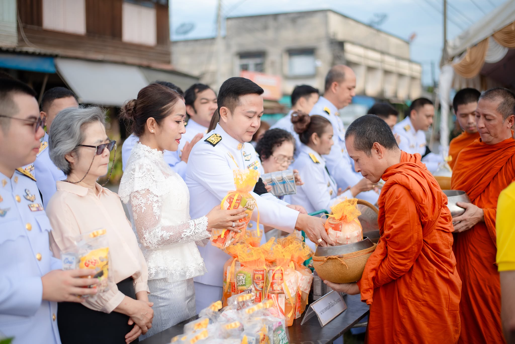กิจกรรมเฉลิมพระเกียรติพระบาทสมเด็จพระเจ้าอยู่หัว
เนื่องในโอกาสวันเฉลิมพระชนมพรรษา 28 กรกฎาคม 2569 
ณ หลังสถานีรถไฟบ้านส้อง
พิธีทำบุญตักบาตรถวายพระราชกุศล