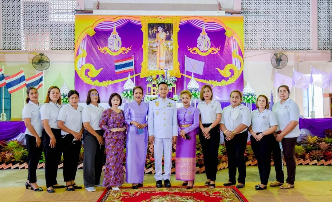 เนื่องในวันเฉลิมพระชนมพรรษา สมเด็จพระนางเจ้าพระบรมราชินี พิธีวางพานพุ่ม และจุดเทียนถวายพระพรชัยมงคล ณ โรงเรียนเวียงสระ