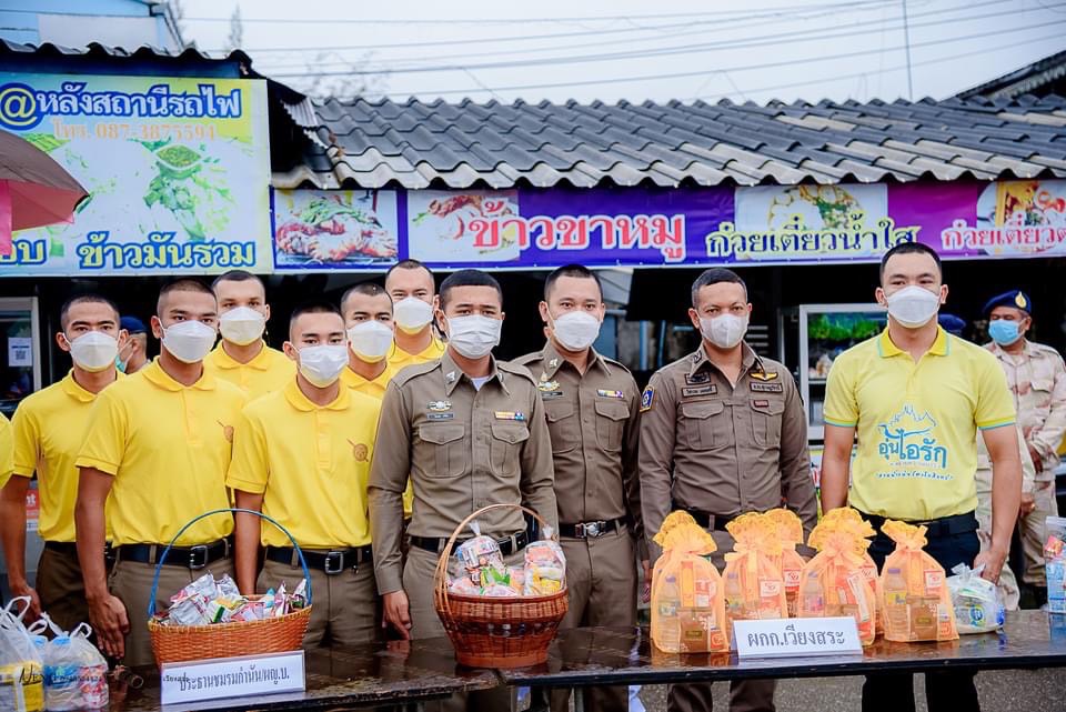 กิจกรรมเนื่องในวันคล้ายวันพระบรมราชสมภพ พระบาทสมเด็จพระบรมชนกาธิเบศรมหาภูมิพลอดุลยเดชมหาราช วันชาติ และวันพ่อแห่งชาติ 5 ธันวาคม 2565 ช่วงเช้าตักบาตรข้าวสารอาหารแห้ง ช่วงสาย พิธีวางพานพุ่มดอกไม้และพิธีถวายบังคม