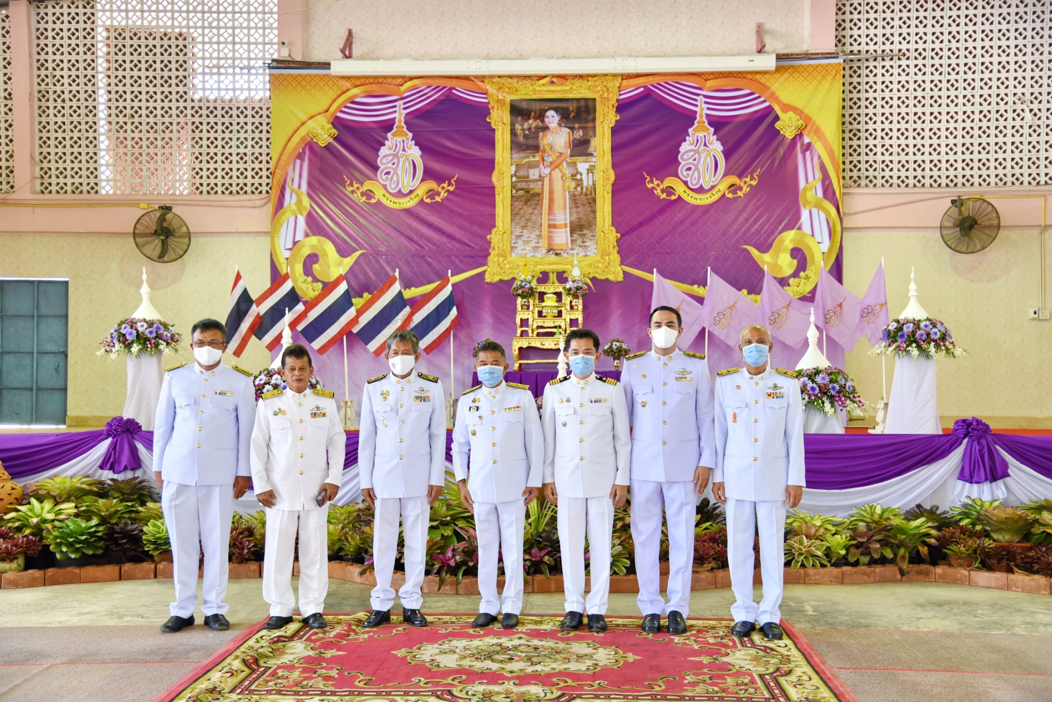 อำเภอเวียงสระ จัดพิธีลงนามถวายพระพรชัยมงคล<br>สมเด็จพระนางเจ้าฯ พระบรมราชินี <br>เนื่องในโอกาสวันเฉลิมพระชนมพรรษา 3 มิถุนายน 2563 <br>ณ หอประชุมโรงเรียนเวียงสระ มีหน่วยงานราชการ ประชาชน<br> โดยมีนายสุพัชรพงศ์ วรประดิษฐ์ <br>นายอำเภอเวียงสระ เป็นประธานในพิธีฯ